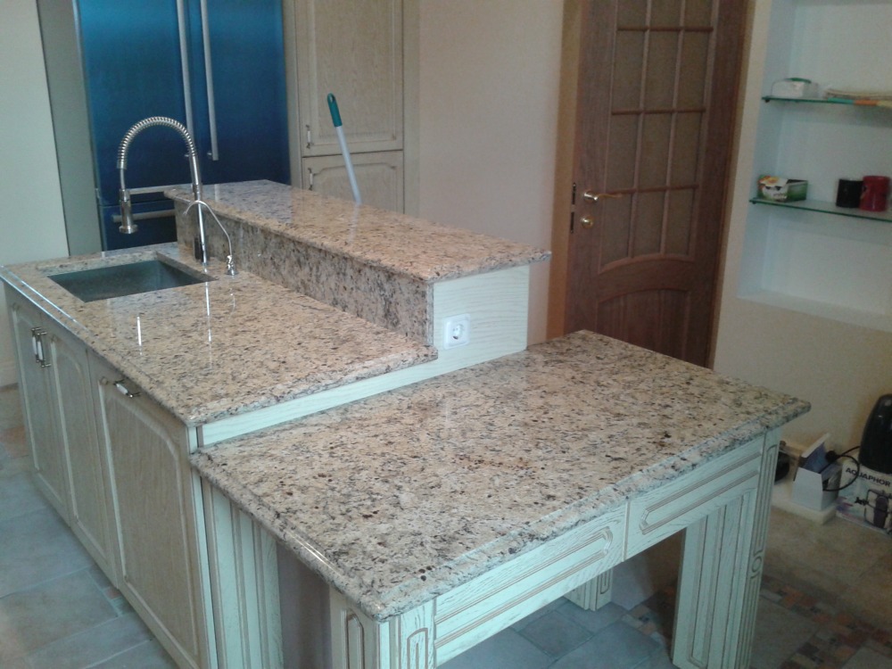 Столешница обеденного стола из гранита Oro Brazil